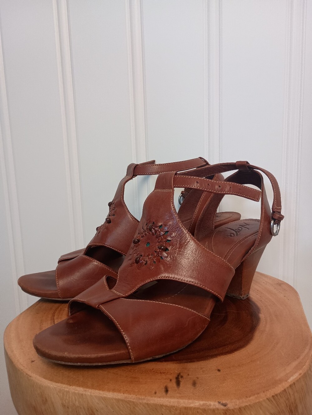 Naya- Brown Leather Mid-Heel Sandals w/ Turquoise Accent- Size 10M